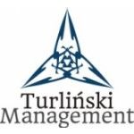 TURLIŃSKI MANAGEMENT, Kwirynów, Logo